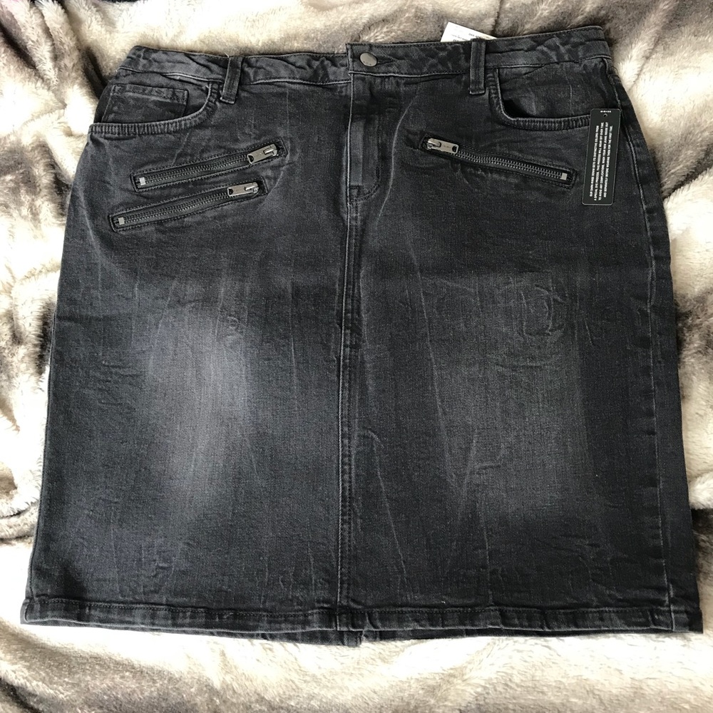 A black jean skirt never worn!